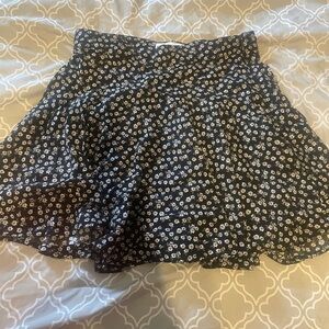 Hollister mini ruffled mini skirt